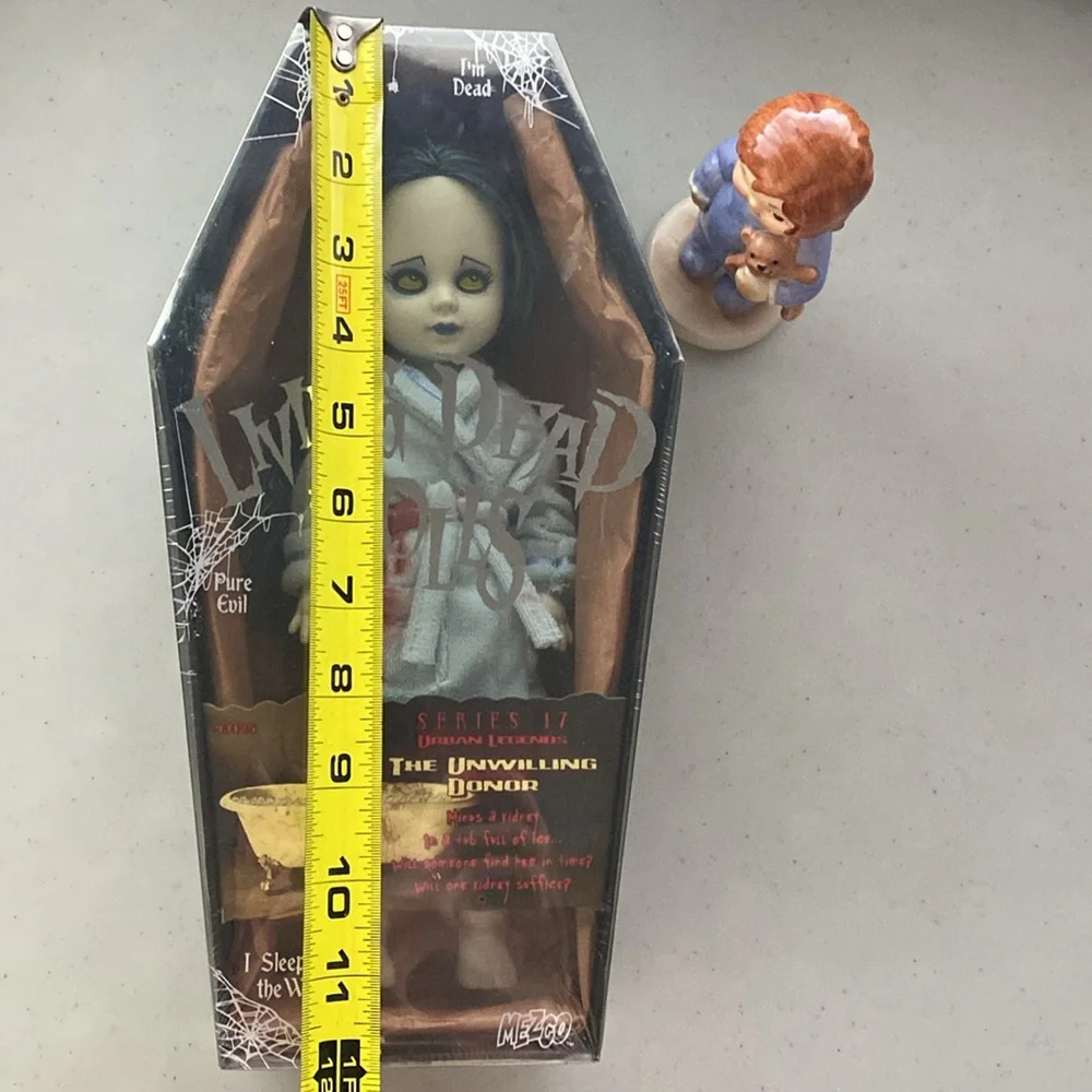 Living Dead Dolls Series 17 Urban Legends The Unwilling Donor